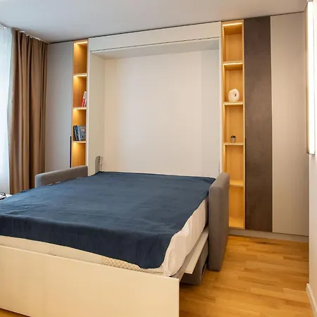 Studio 4 *
